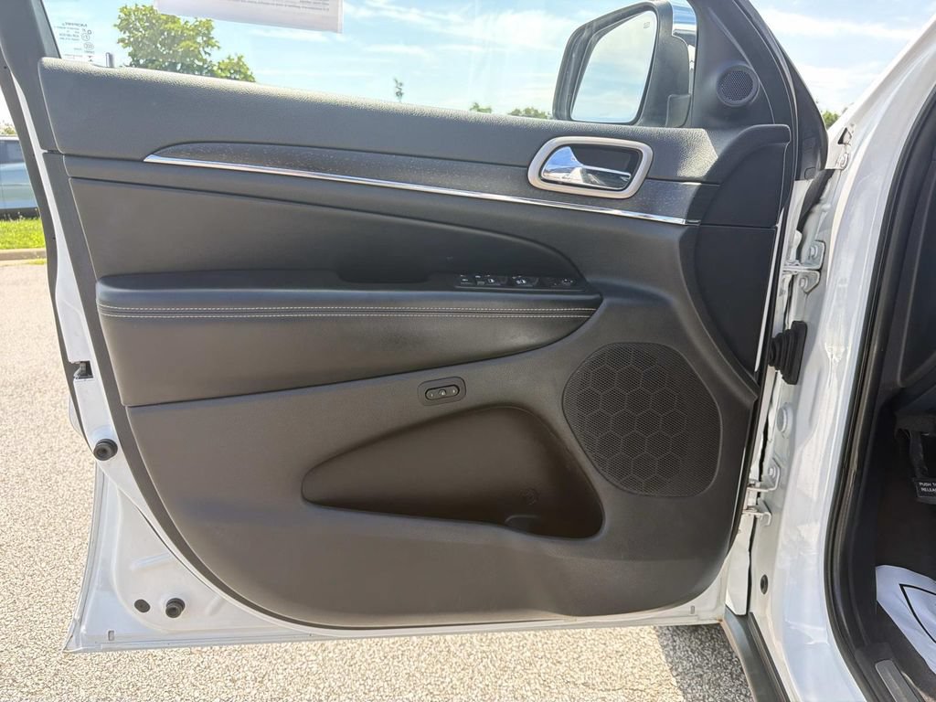 Used 2016 Jeep Grand Cherokee Limited AWD/4WD image 14