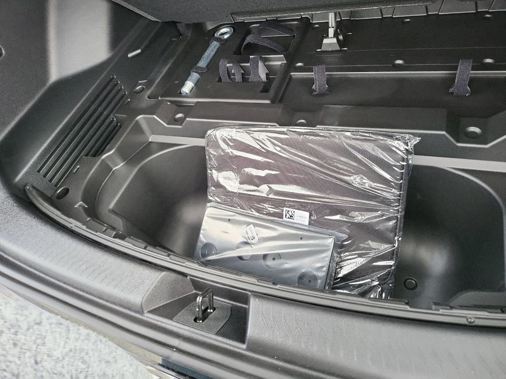 New 2025 Chevrolet Equinox EV RS image 2