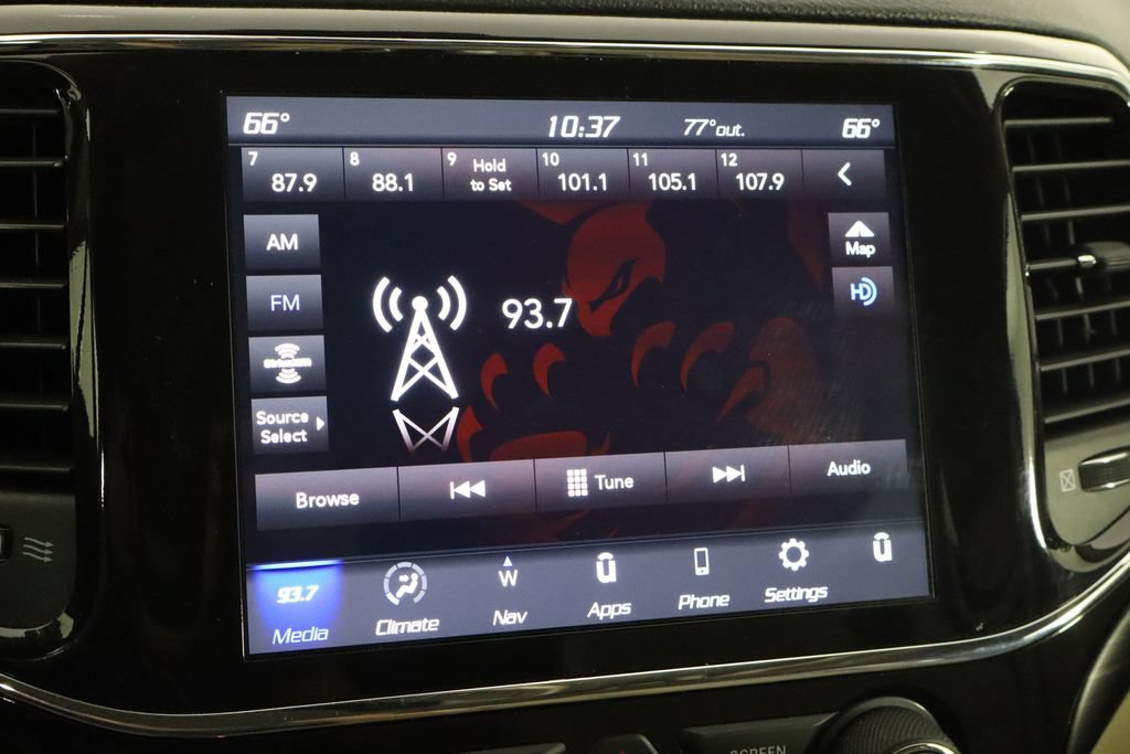 Used 2022 Jeep Grand Cherokee Laredo E RWD image 29