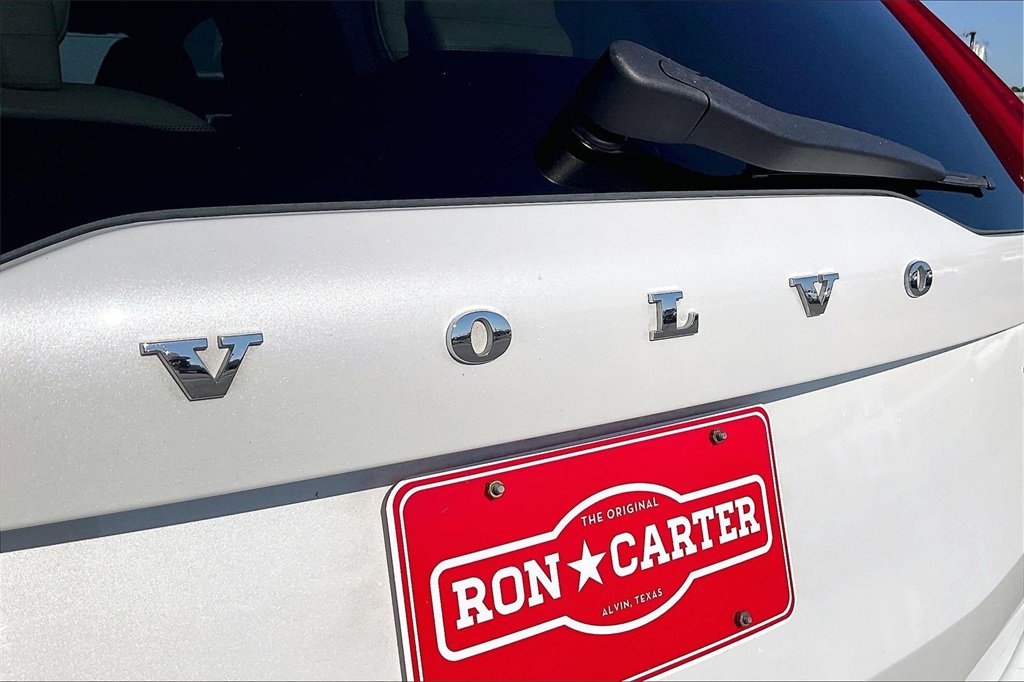 Used 2017 Volvo XC90 T6 Momentum w/ Vision Package image 27