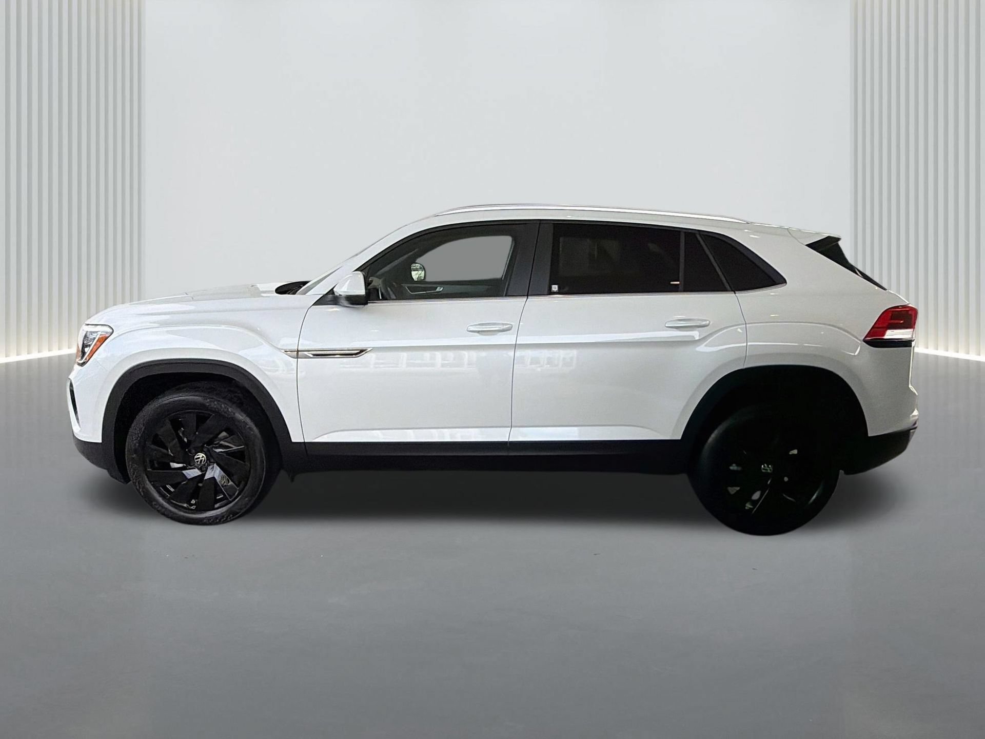 Used 2026 Volkswagen Atlas Cross Sport SE FWD image 2