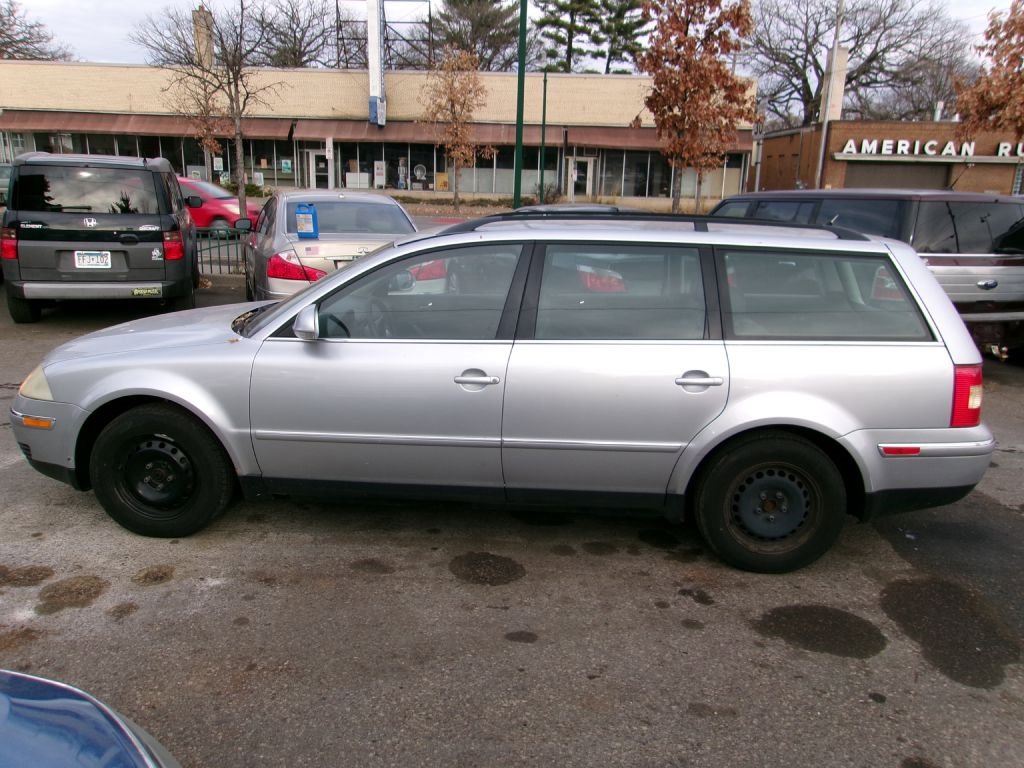 Used 2004 Volkswagen Passat GL image 2