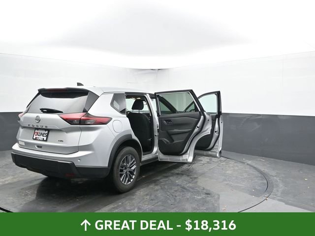 Used 2024 Nissan Rogue S image 56