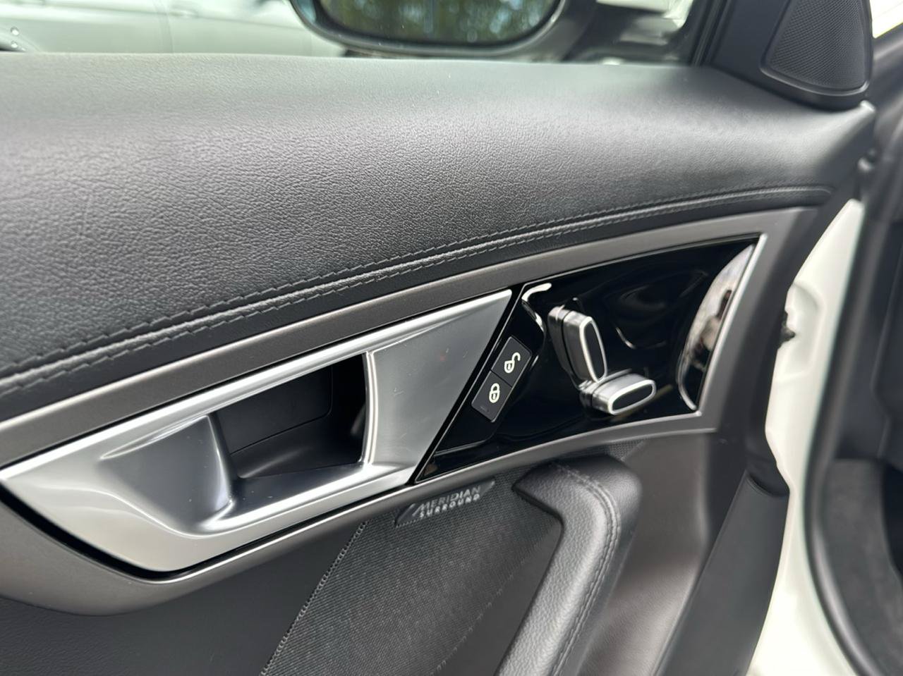 Used 2017 Jaguar F-TYPE Coupe RWD image 24