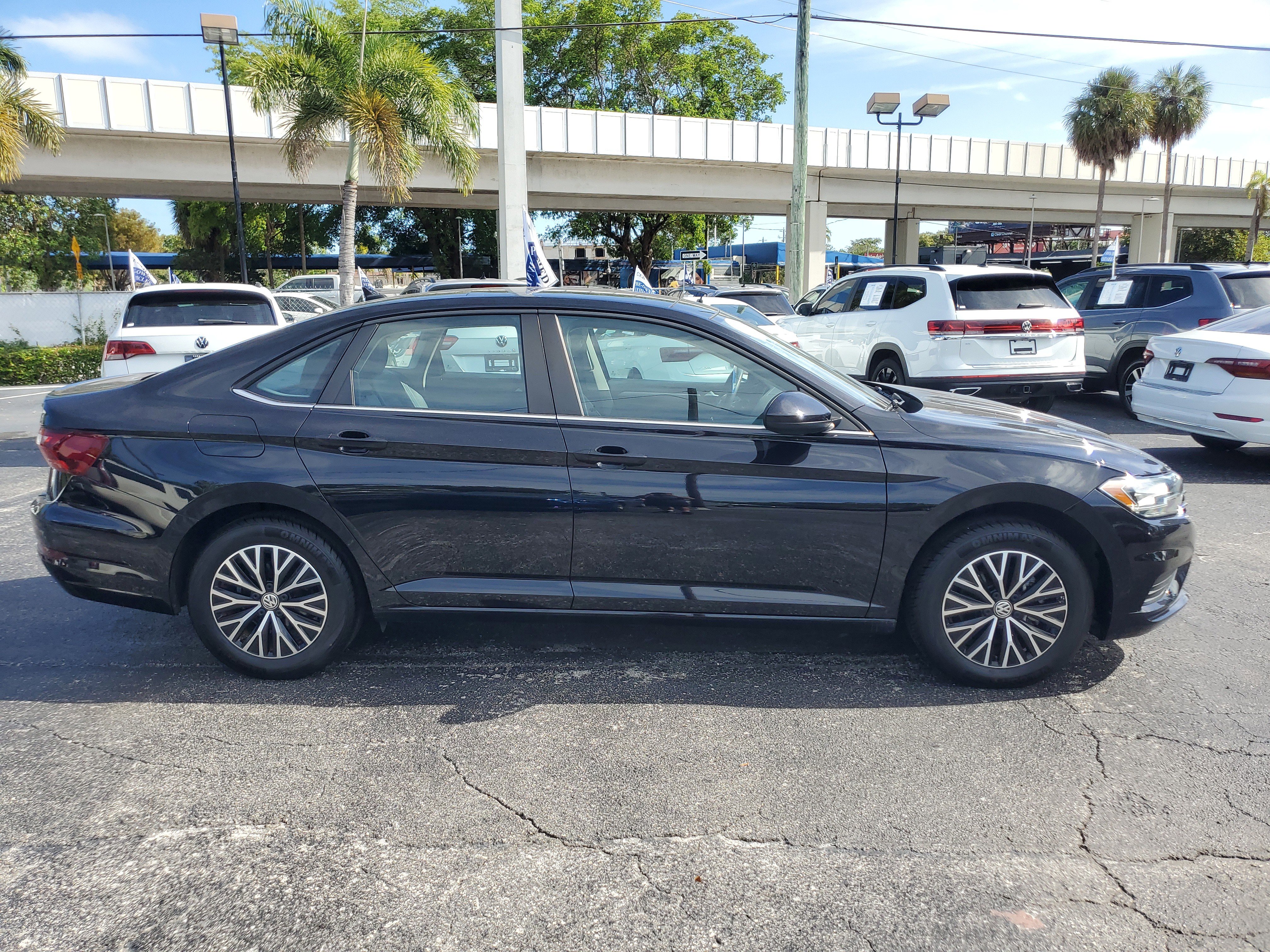 Certified 2021 Volkswagen Jetta SE image 6