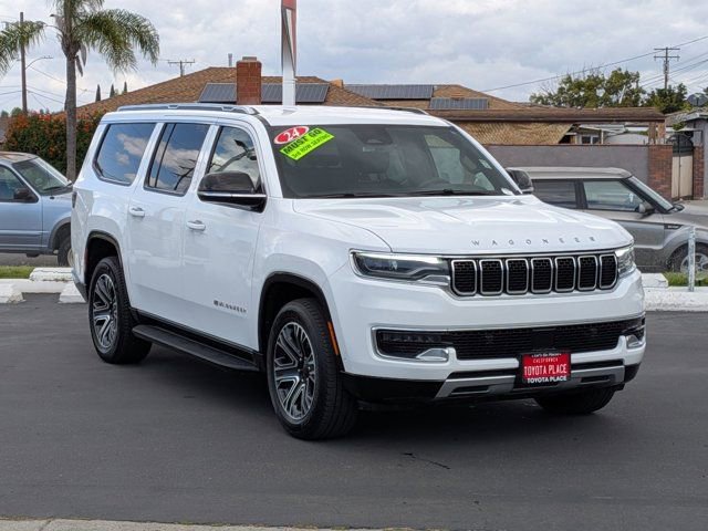 Used 2024 Jeep Wagoneer L Series II w/ Flexible Seating Group RWD image 3