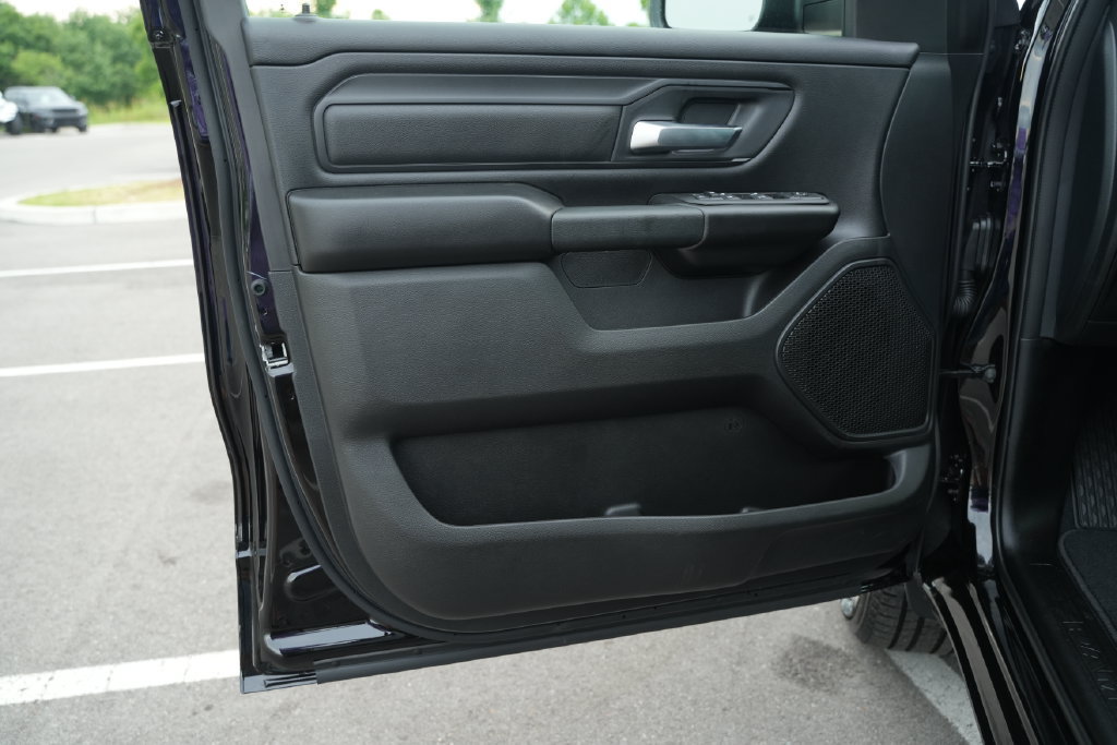 New 2026 RAM 1500 Express AWD/4WD image 12