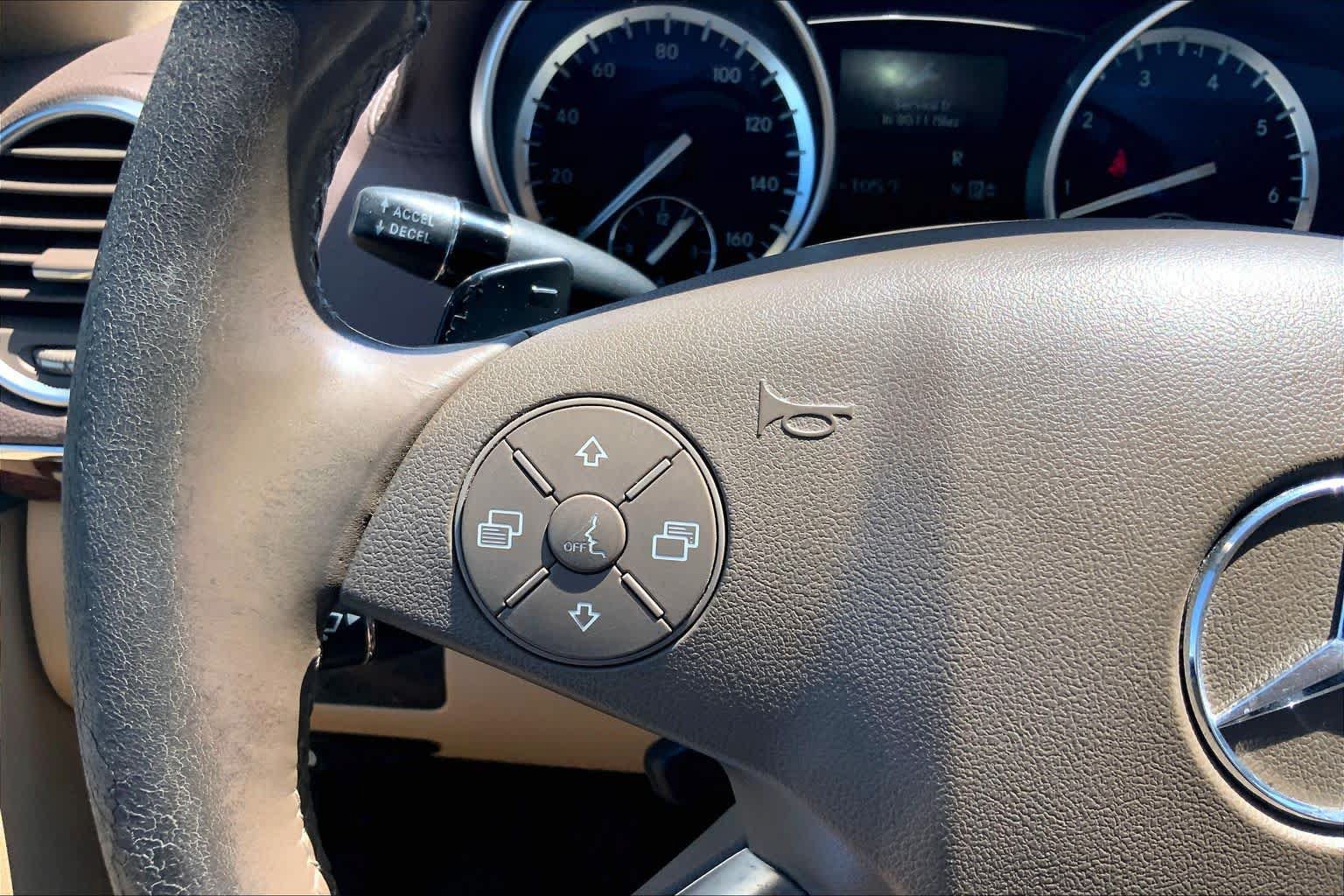 Used 2012 Mercedes-Benz GL 450 4MATIC image 23