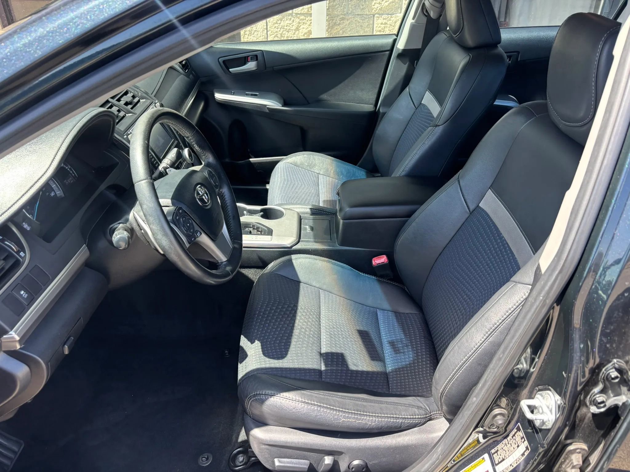 Used 2012 Toyota Camry SE FWD image 10