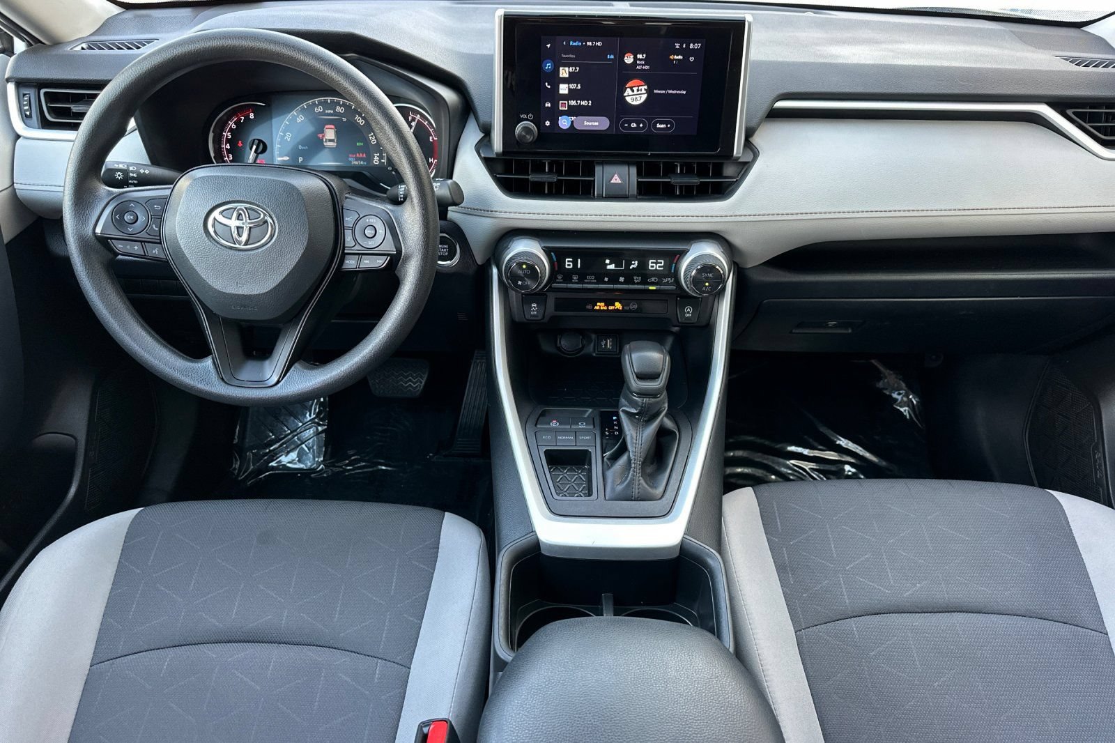 Used 2025 Toyota RAV4 XLE w/ Convenience Package FWD image 16