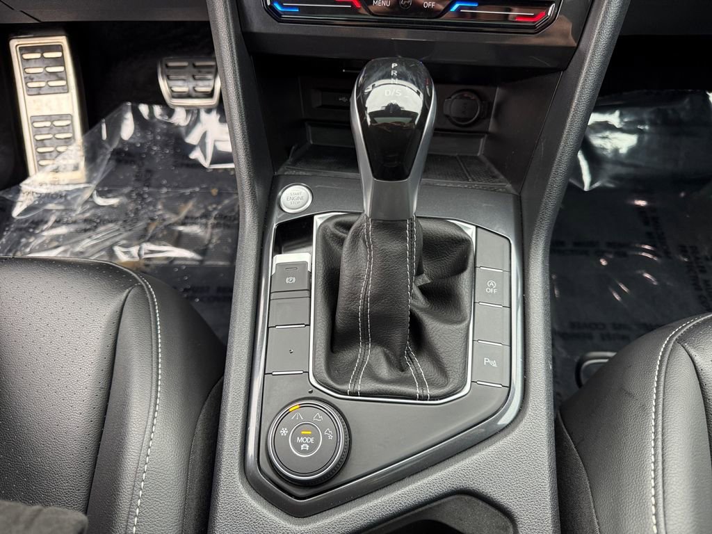 Used 2024 Volkswagen Tiguan SE R-Line image 18