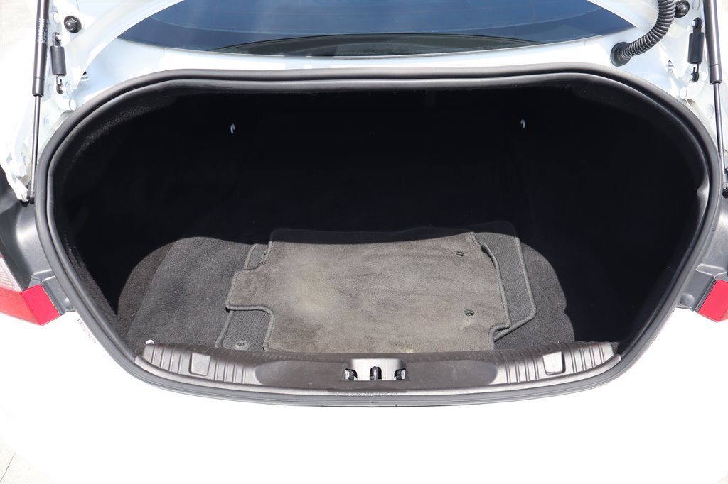 Used 2011 Jaguar XF RWD image 36