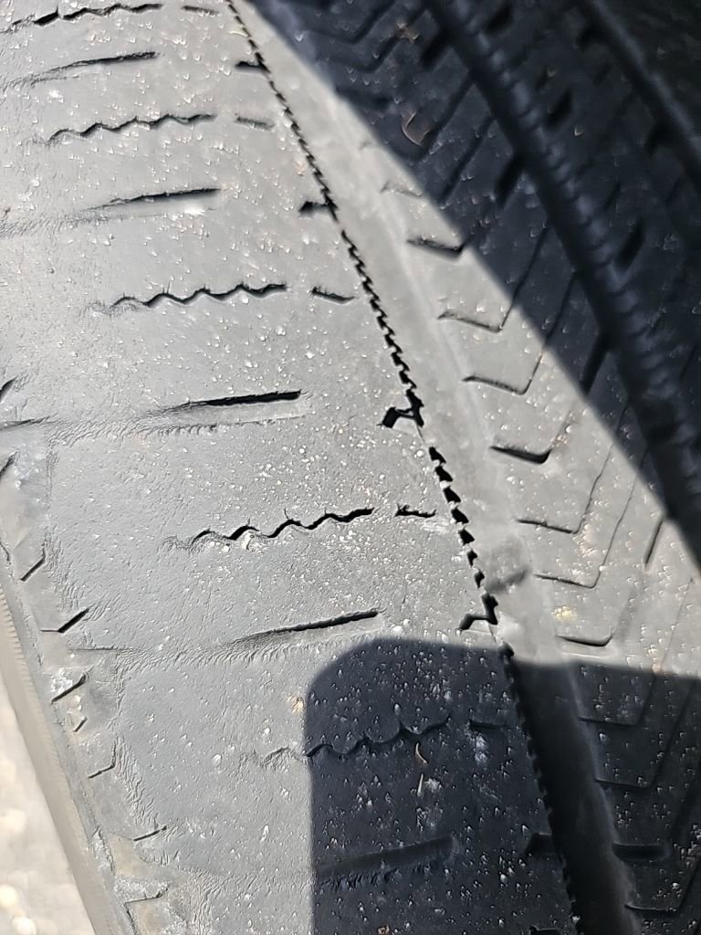 Used 2024 Volkswagen Atlas SEL Premium R-Line image 2