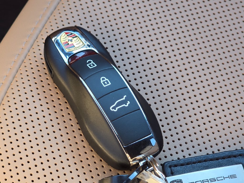 Used 2026 Porsche Macan AWD/4WD image 48