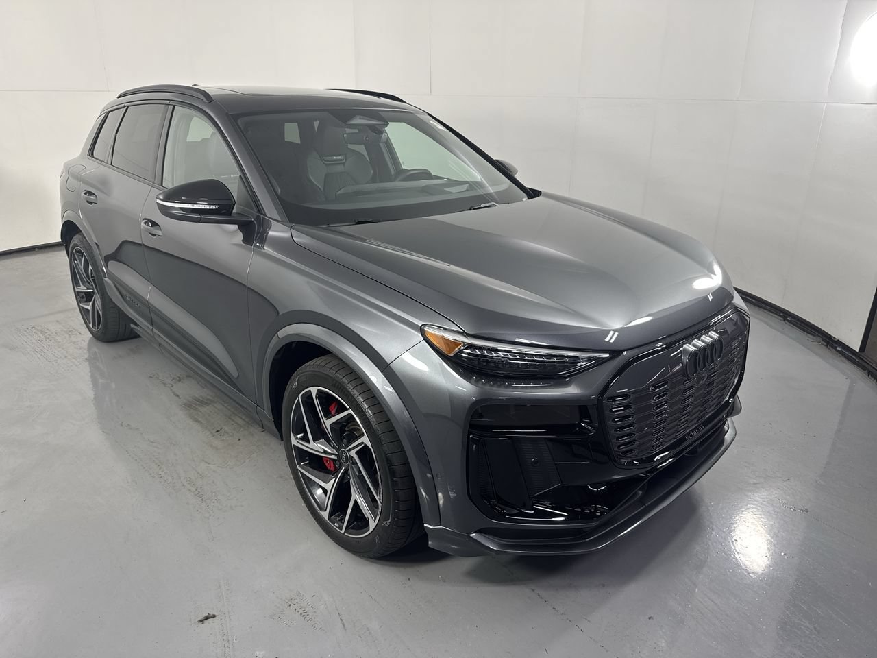 Used 2025 Audi SQ6 e-tron Premium Plus w/ Premium Plus AWD/4WD image 29
