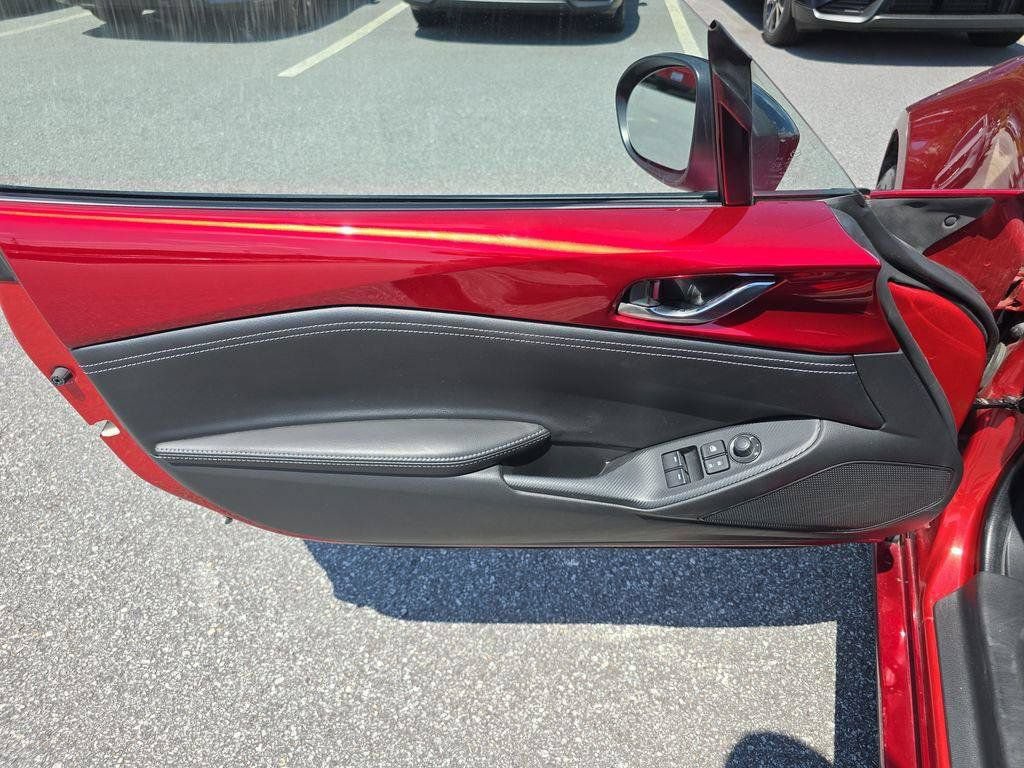 Certified 2022 MAZDA MX-5 Miata Club RWD image 13