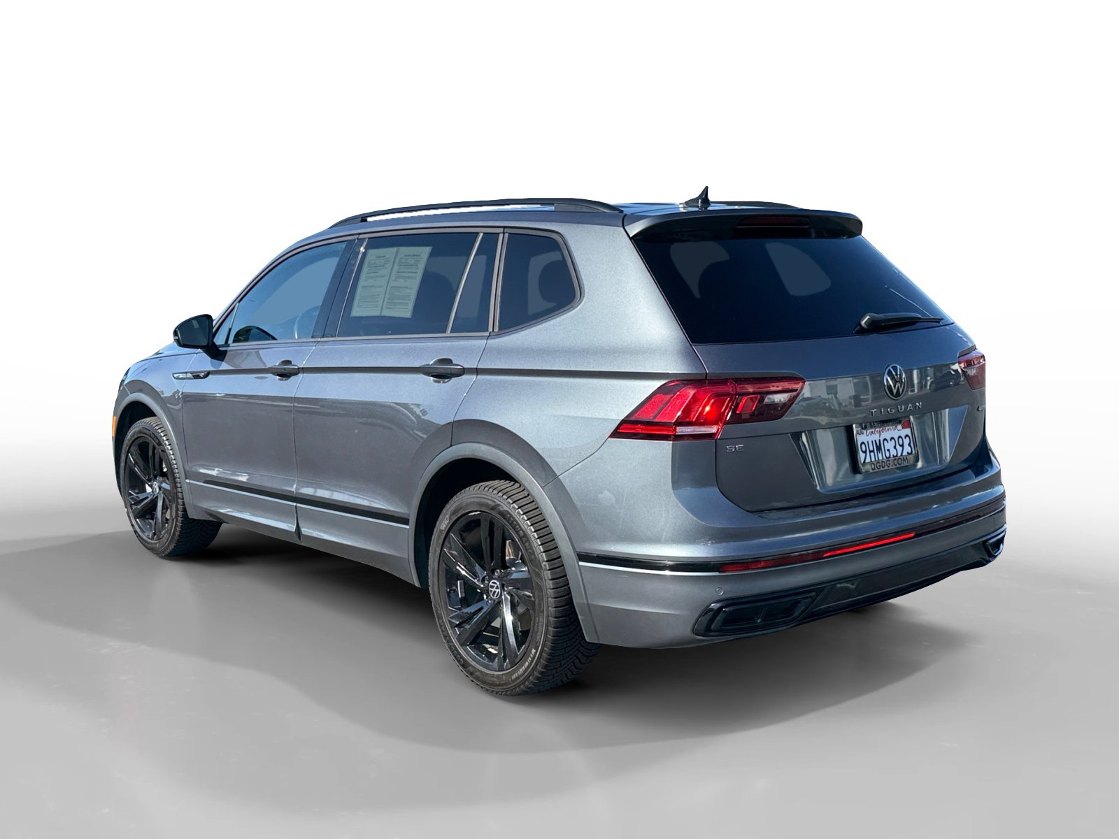 Certified 2023 Volkswagen Tiguan SE R-Line AWD/4WD image 3
