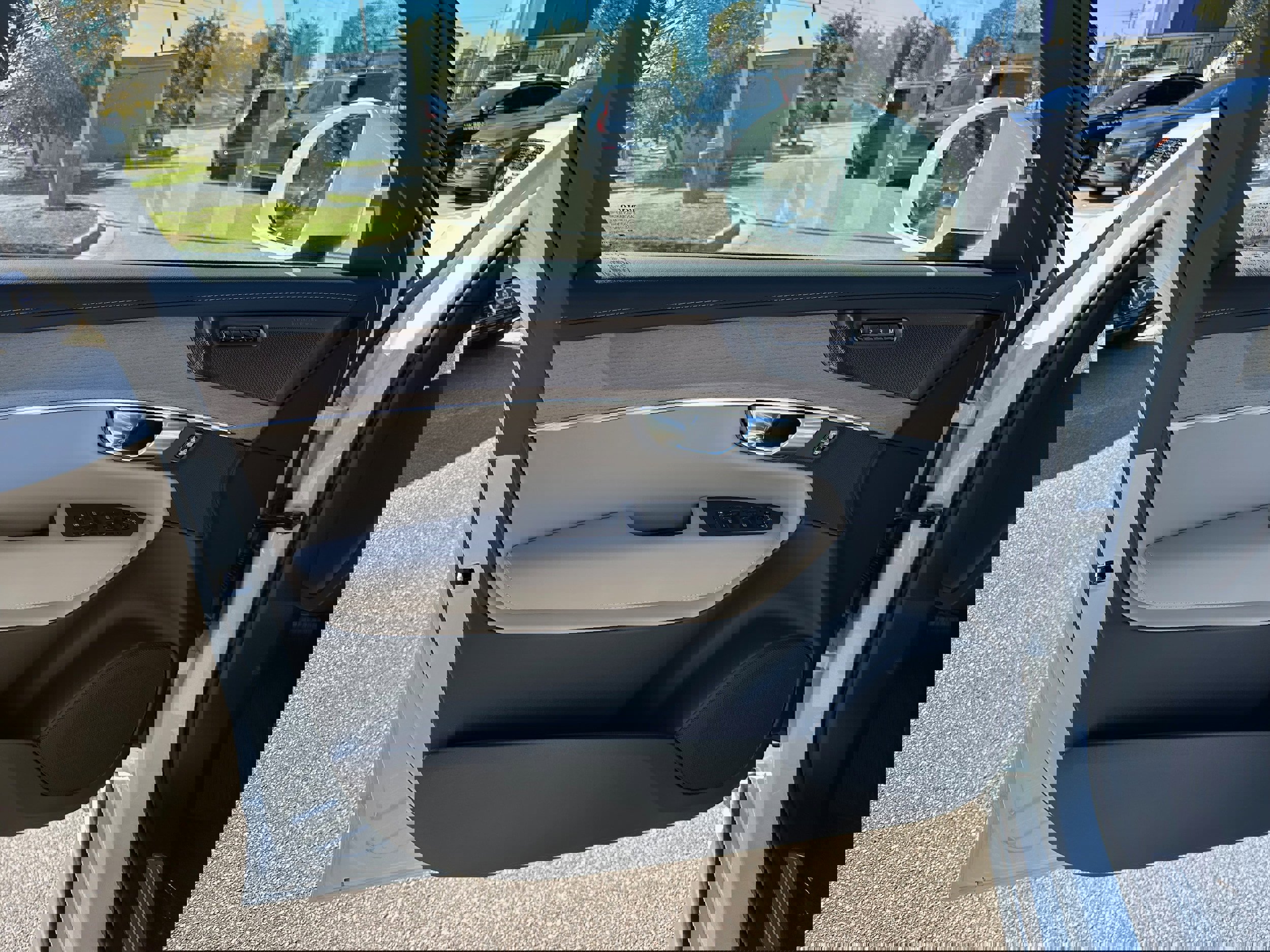 New 2026 Volvo XC90 B6 Plus w/ Protection Package Premier image 18