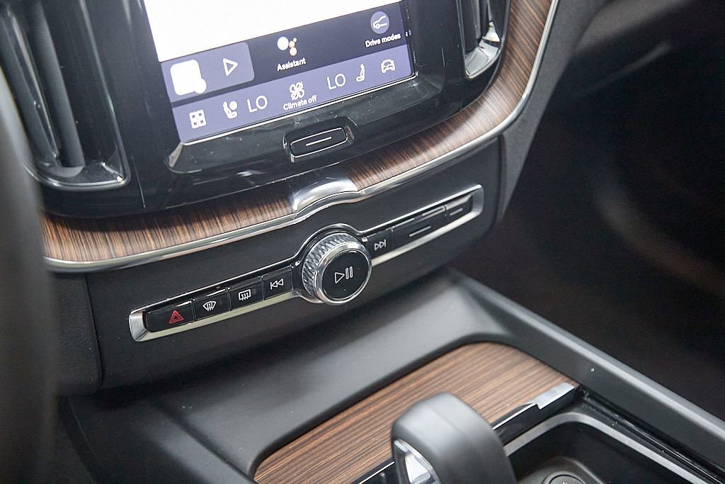 Certified 2024 Volvo XC60 B5 Plus w/ Climate Package image 17