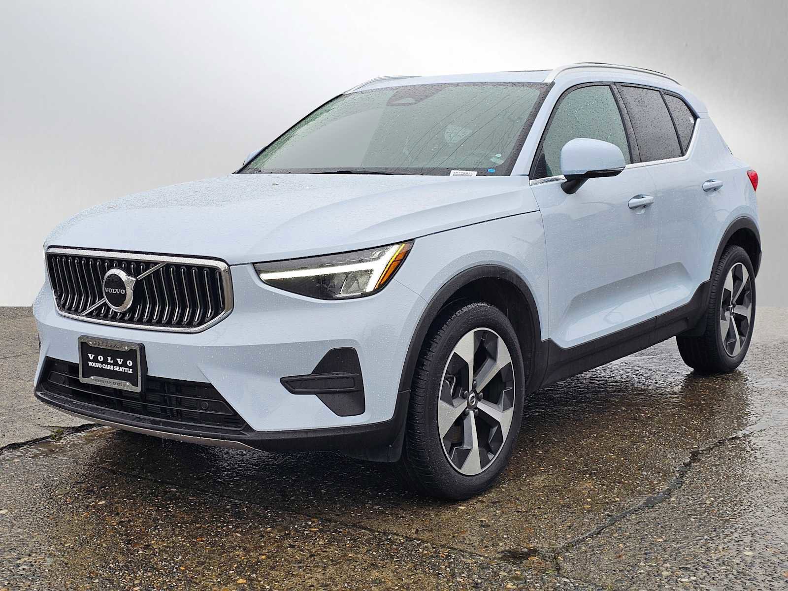 Certified 2025 Volvo XC40 B5 Core w/ Protection Package Premier image 7