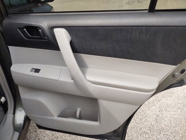 Used 2010 Toyota Highlander 2WD image 21