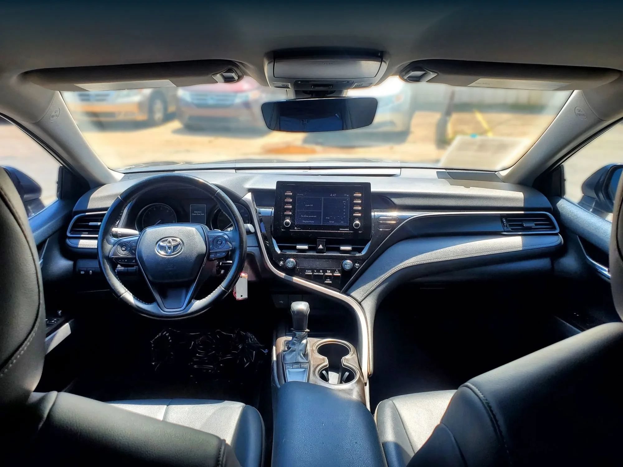 Used 2022 Toyota Camry SE FWD image 3