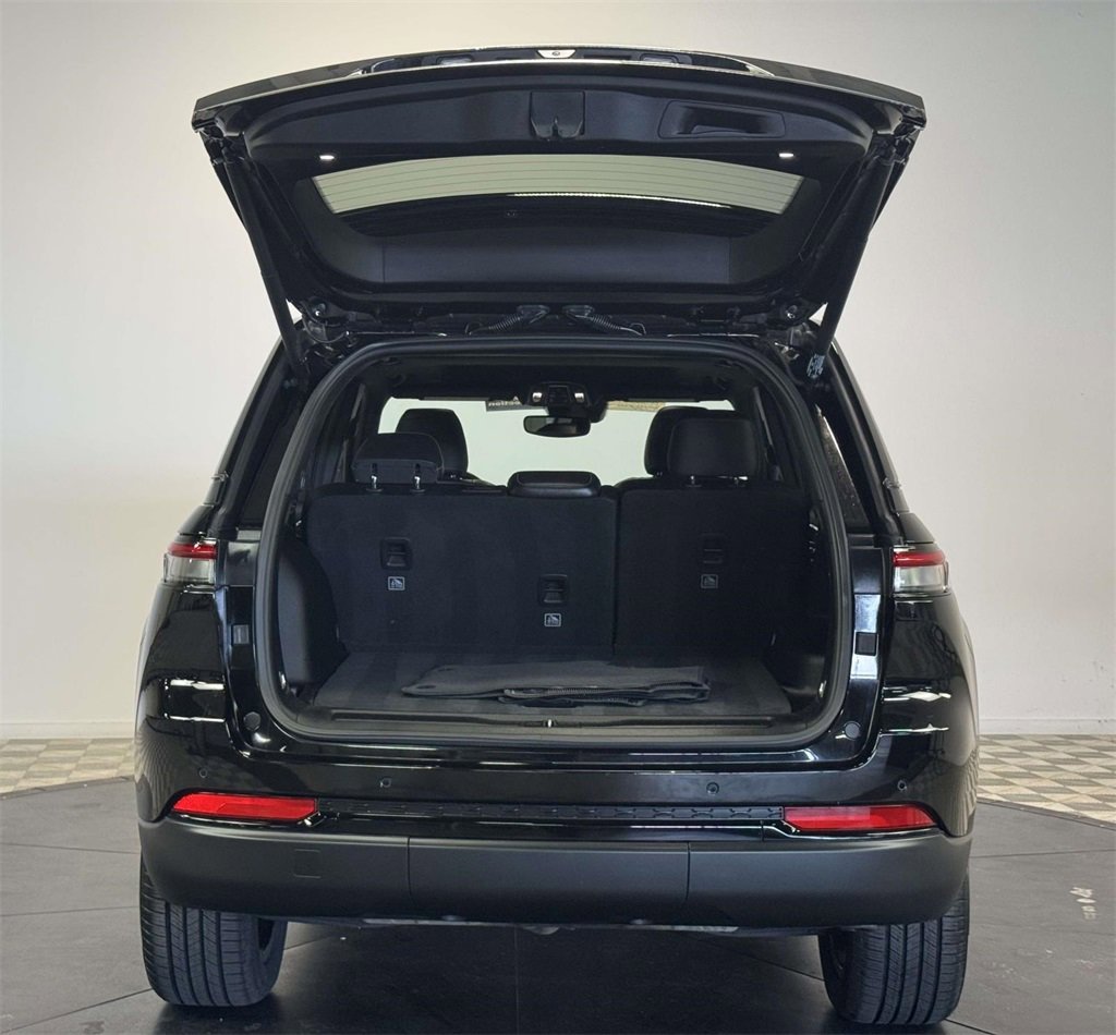 Used 2022 Jeep Grand Cherokee Altitude image 11