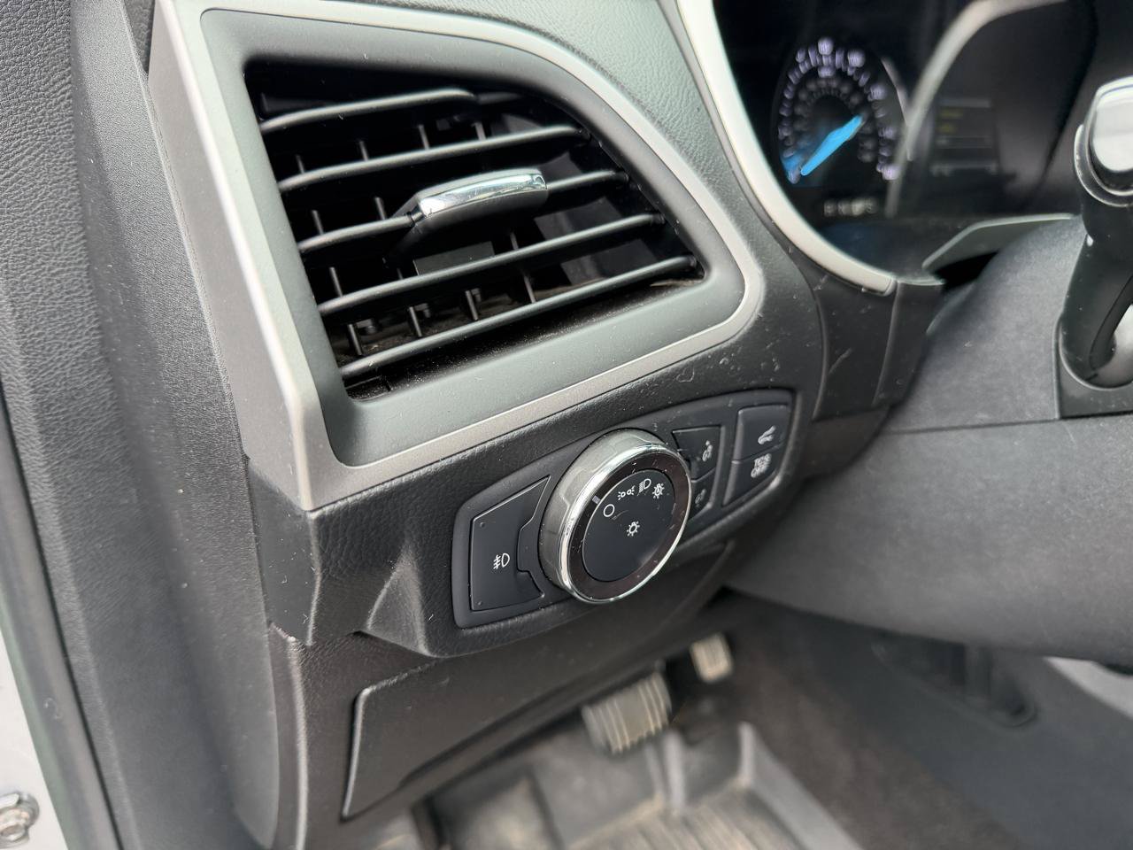 Used 2020 Ford Edge SEL w/ Convenience Package AWD/4WD image 9