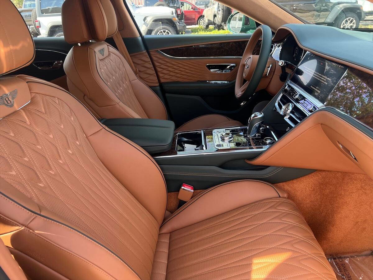 Used 2026 Bentley Flying Spur Plug-In Hybrid AWD/4WD image 6