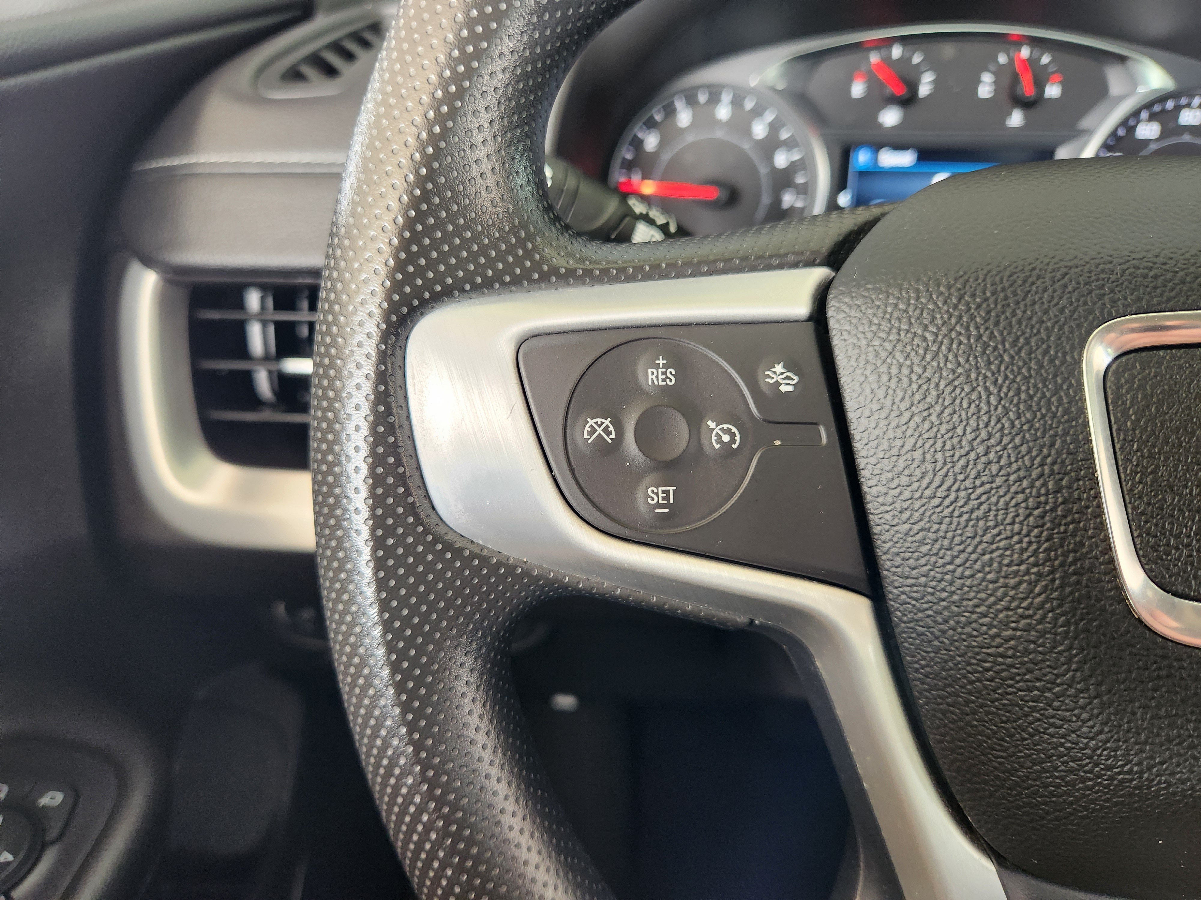 Used 2024 GMC Terrain SLE AWD/4WD image 29