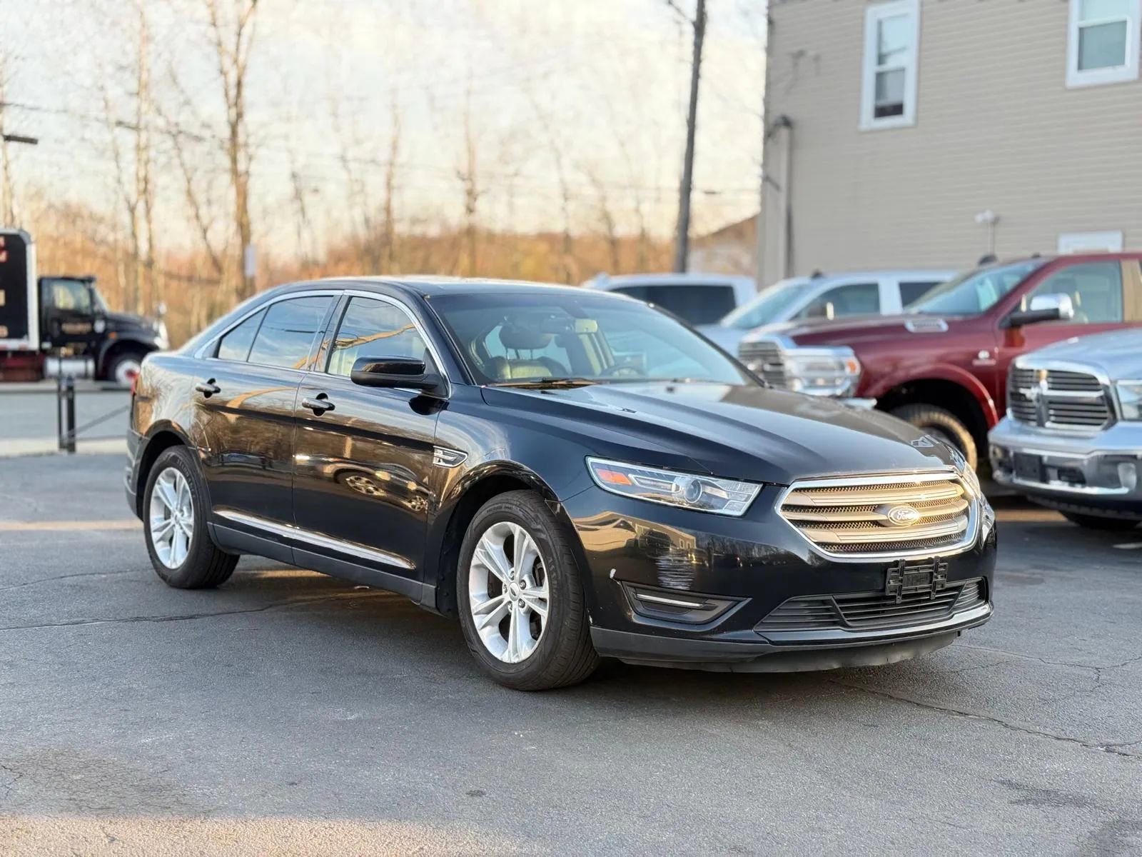 Used 2016 Ford Taurus SEL w/ Equipment Group 201A FWD image 3
