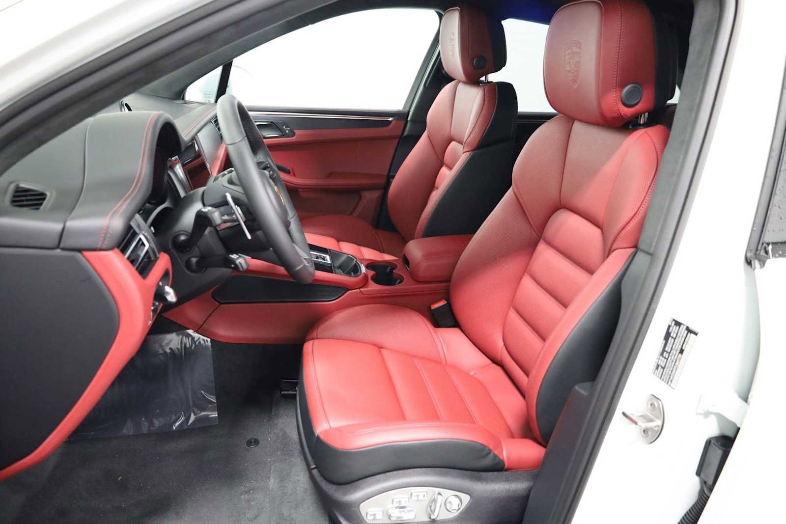 New 2026 Porsche Macan GTS image 5