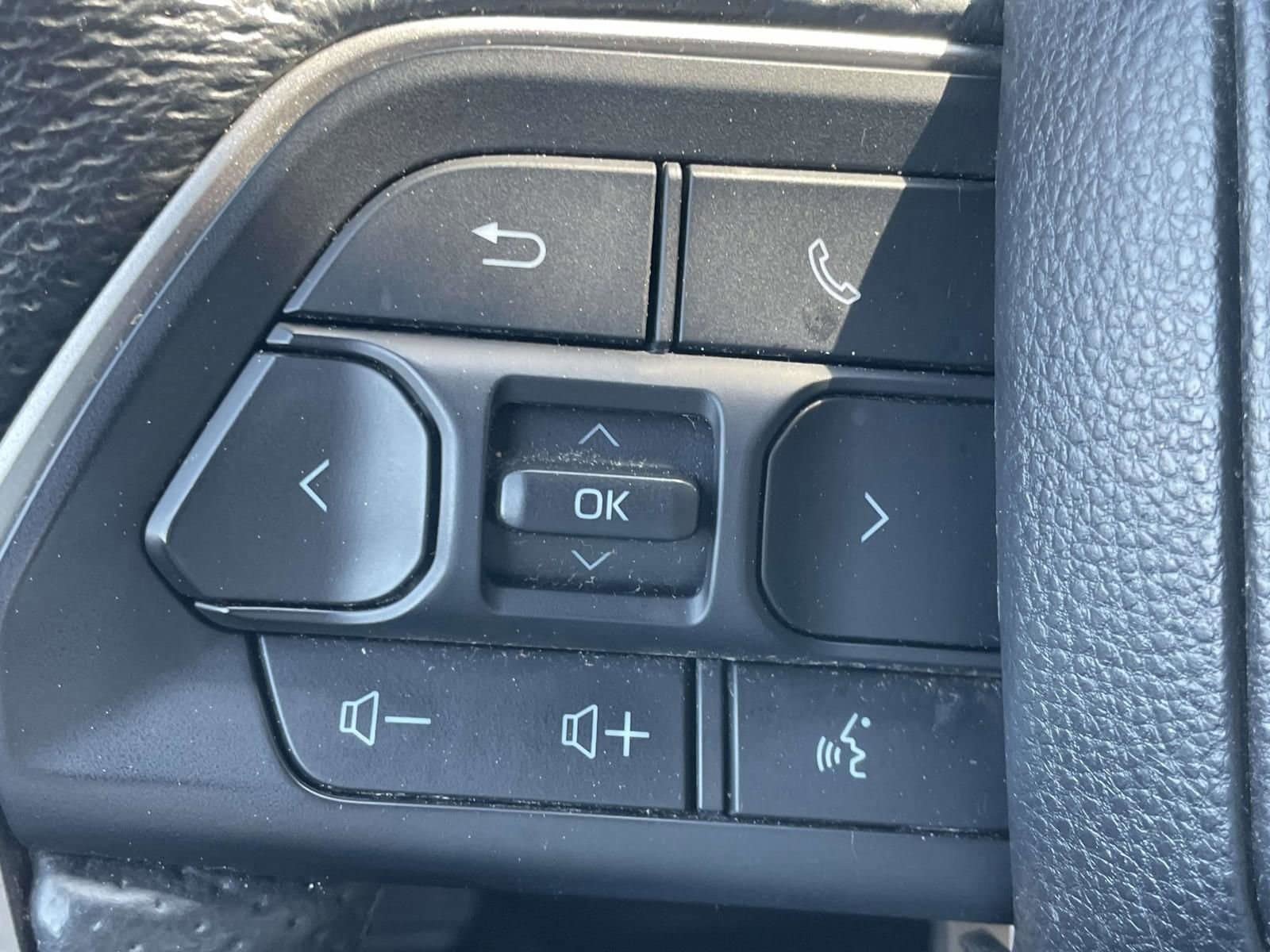 Used 2024 Toyota Tacoma TRD Off-Road AWD/4WD image 21