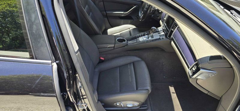 Used 2016 Porsche Panamera 4 AWD/4WD image 17