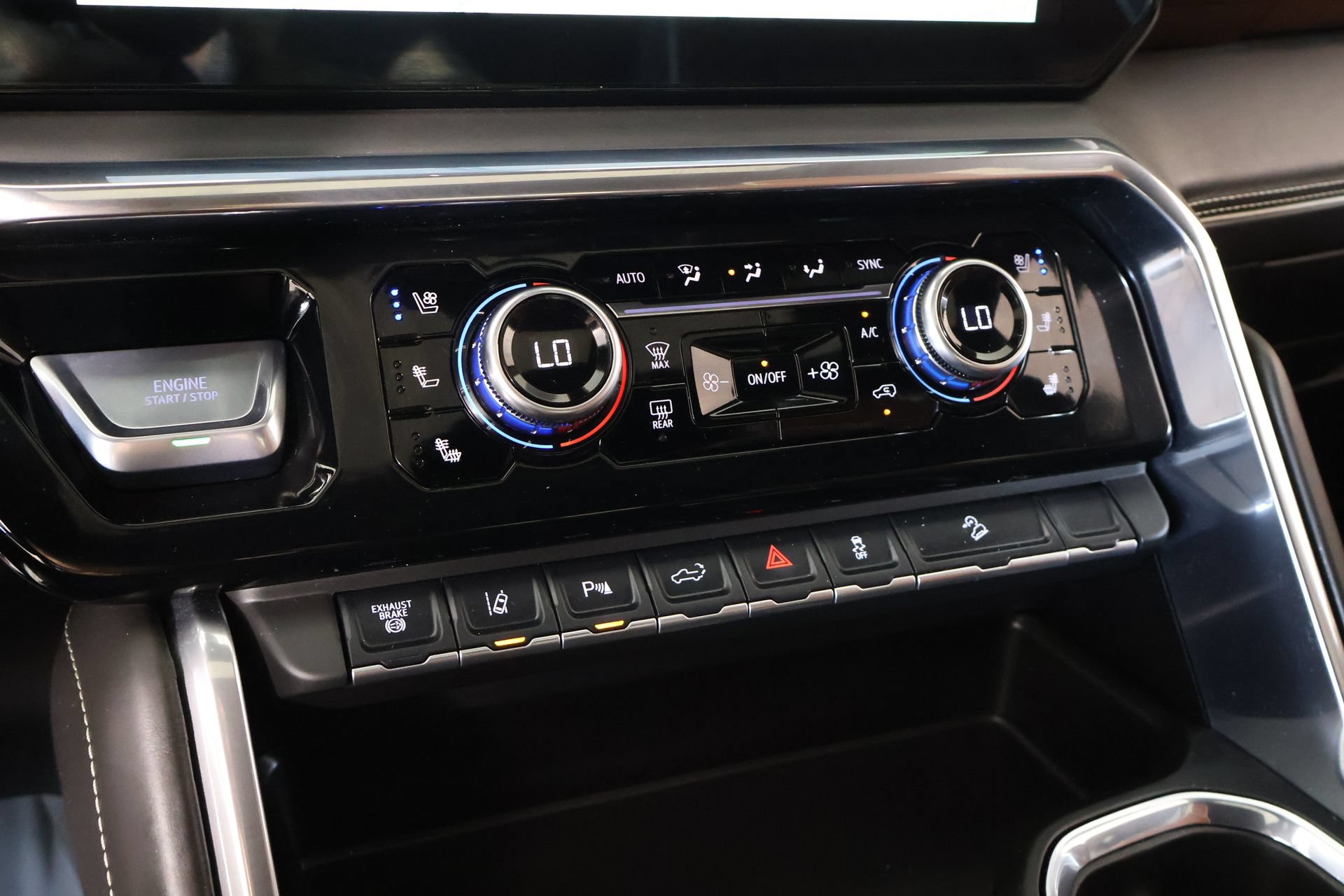 Used 2025 GMC Sierra 2500 Denali Ultimate AWD/4WD image 8