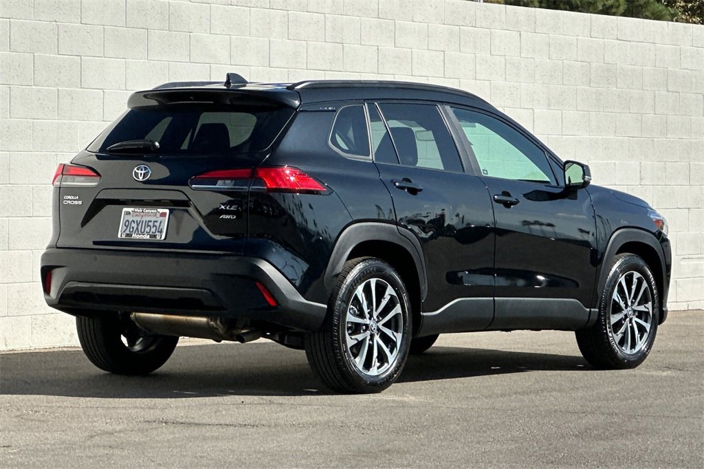 Used 2023 Toyota Corolla Cross XLE image 7