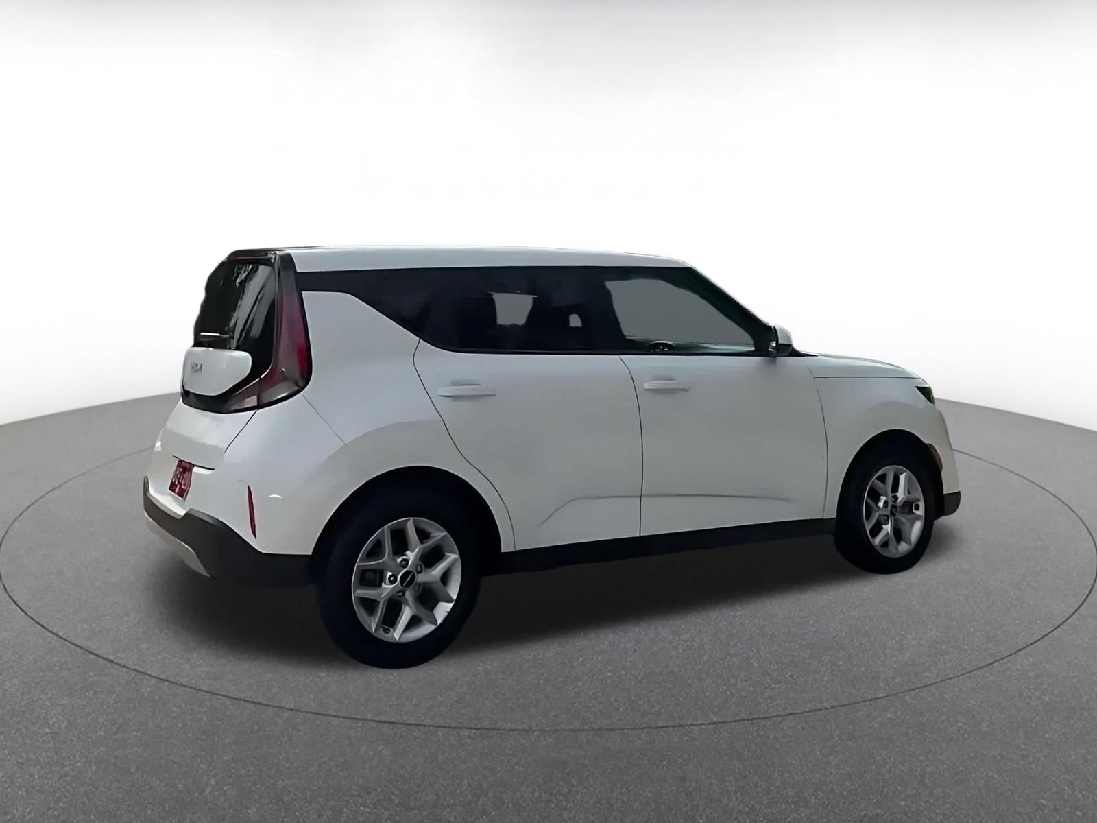 Used 2025 Kia Soul LX w/ LX Technology Package FWD image 14