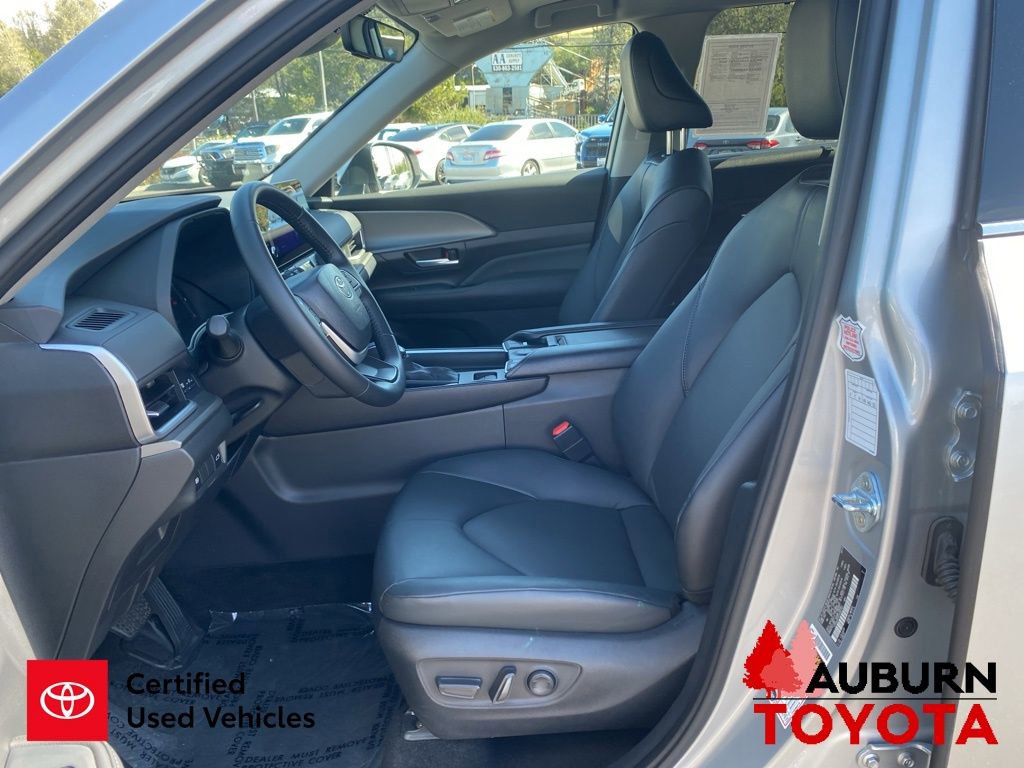 Used 2025 Toyota Grand Highlander AWD image 28