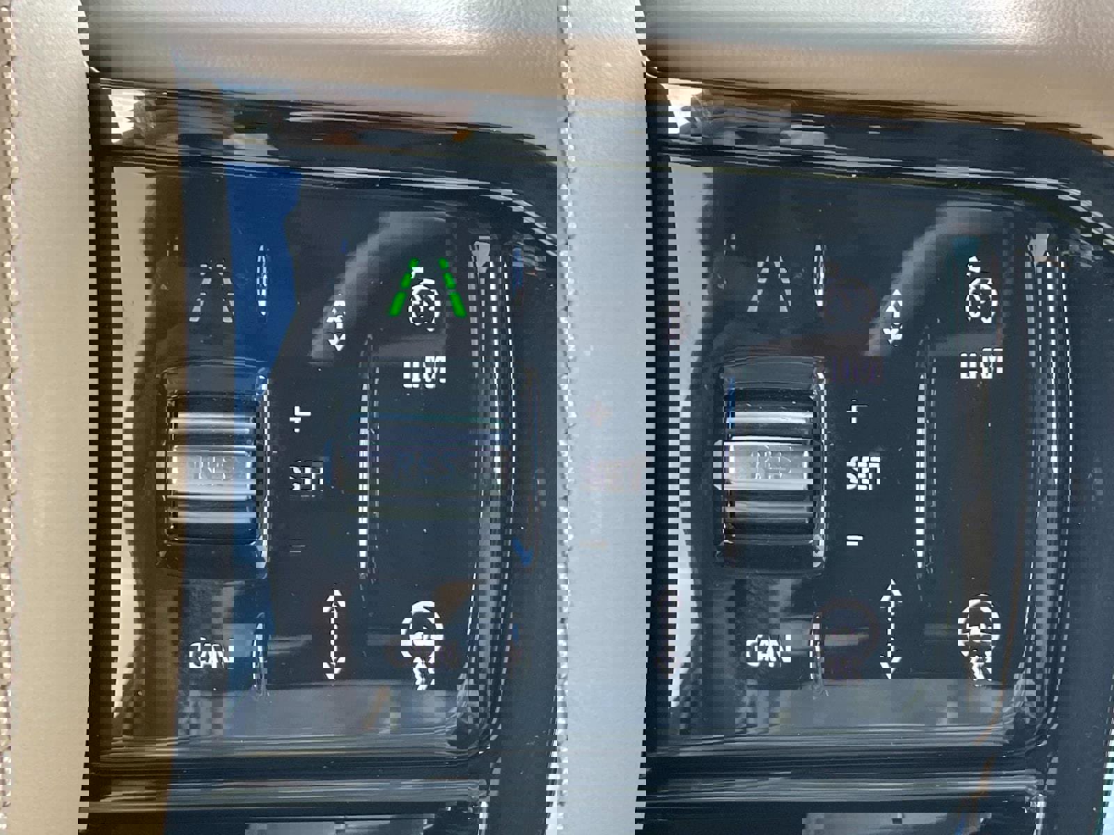 Used 2024 Land Rover Range Rover Sport Dynamic SE image 24