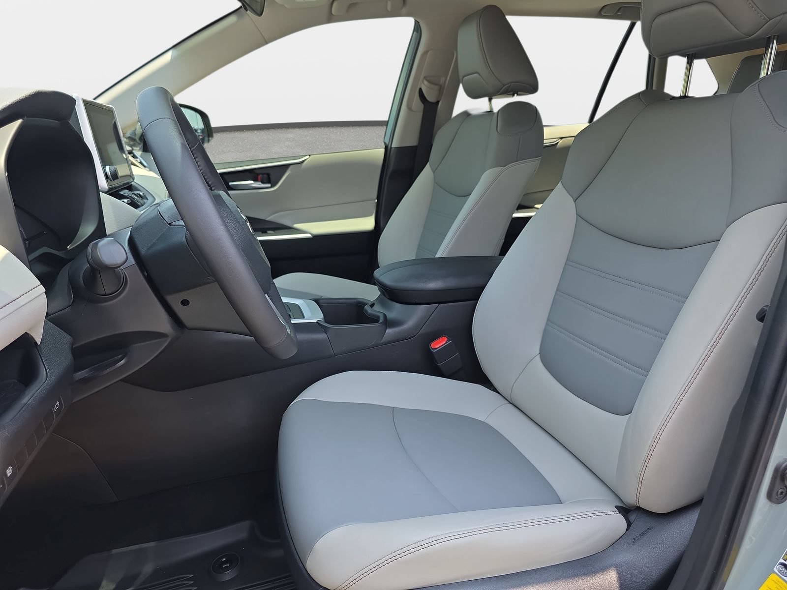 Used 2023 Toyota RAV4 XLE Premium FWD image 15