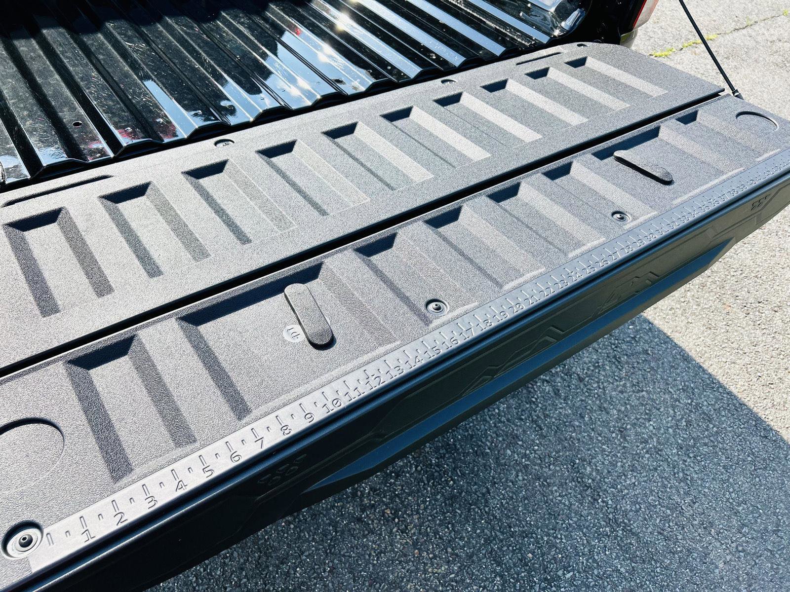 New 2024 Chevrolet Colorado LT w/ LT Convenience Package III image 25