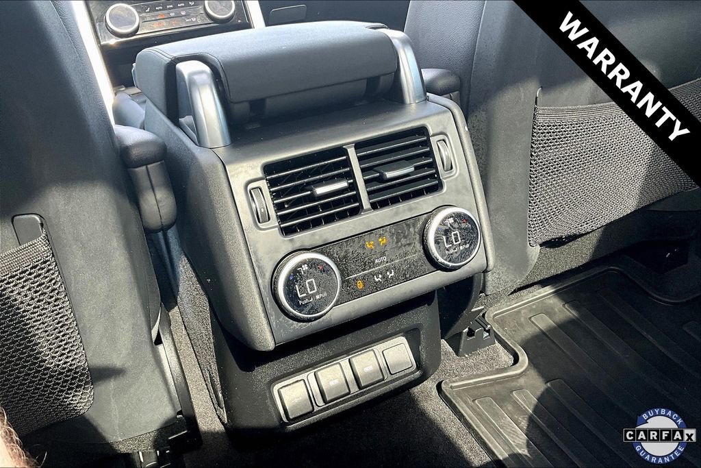 Used 2024 Land Rover Discovery S image 10