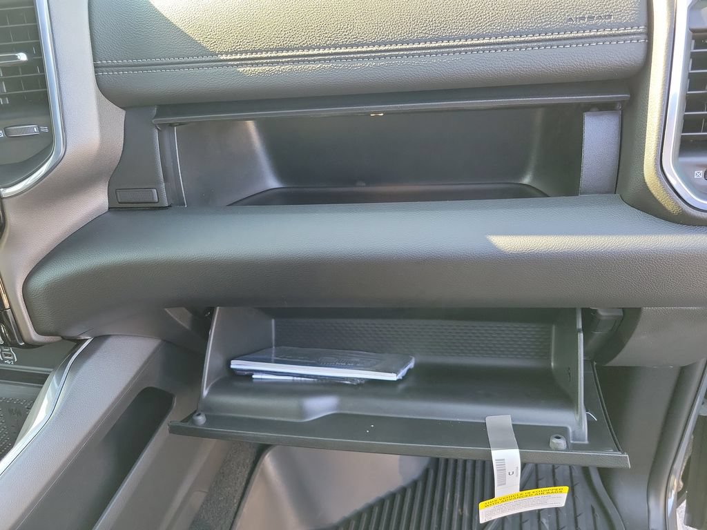 New 2026 RAM 3500 Laramie AWD/4WD image 40