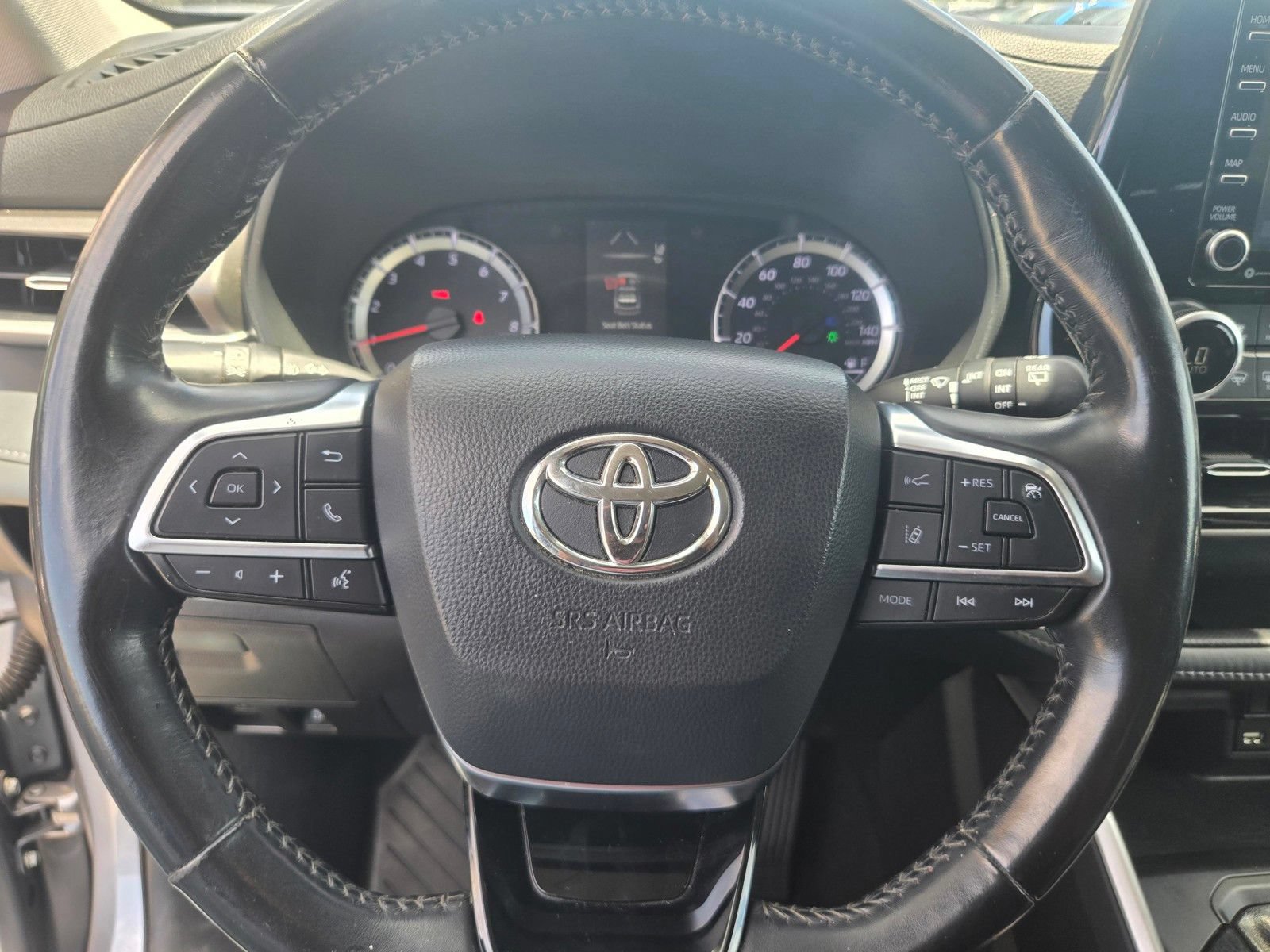 Used 2021 Toyota Highlander LE FWD image 36