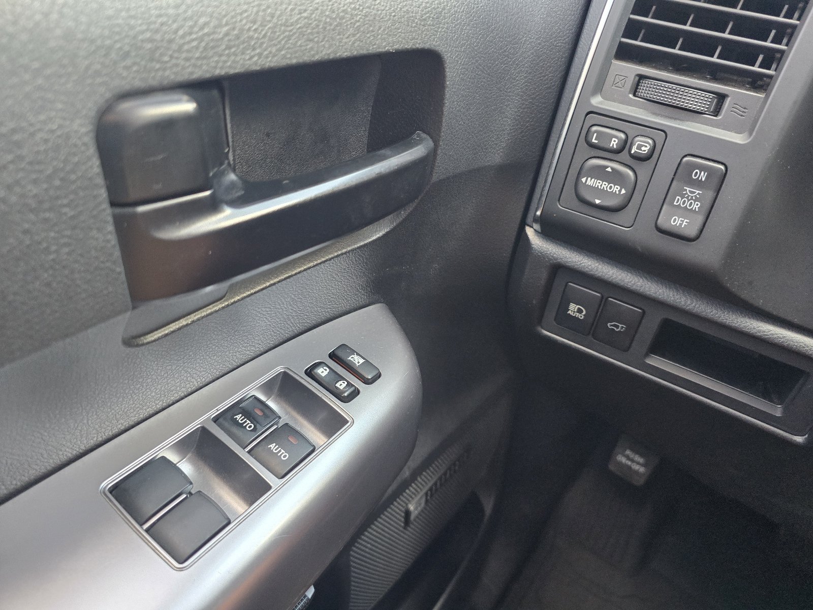 Used 2020 Toyota Sequoia TRD Pro AWD/4WD image 23