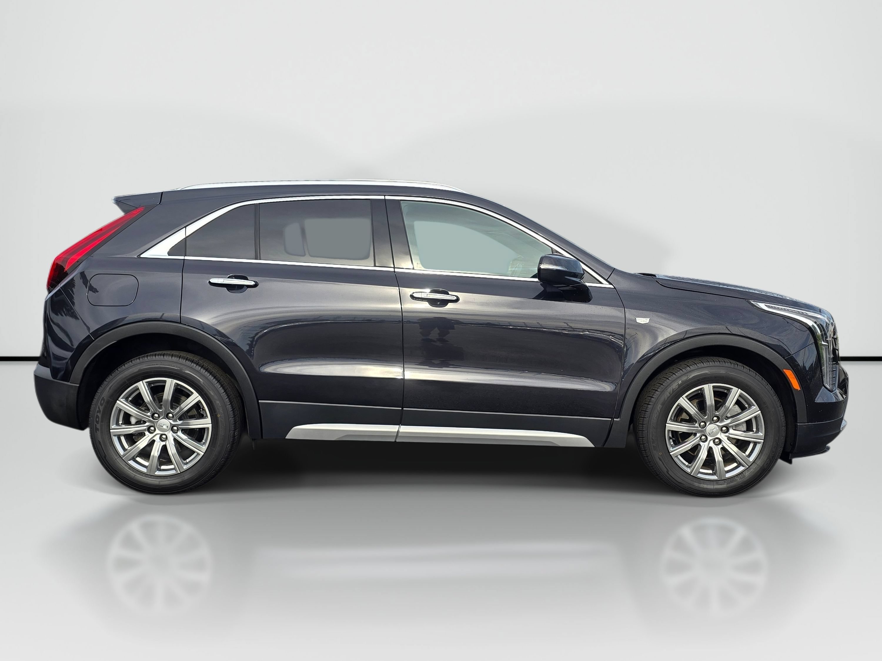 Used 2023 Cadillac XT4 Premium Luxury AWD/4WD image 6