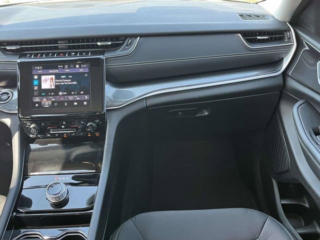 Used 2023 Jeep Grand Cherokee Laredo w/ Luxury Tech Group I image 18