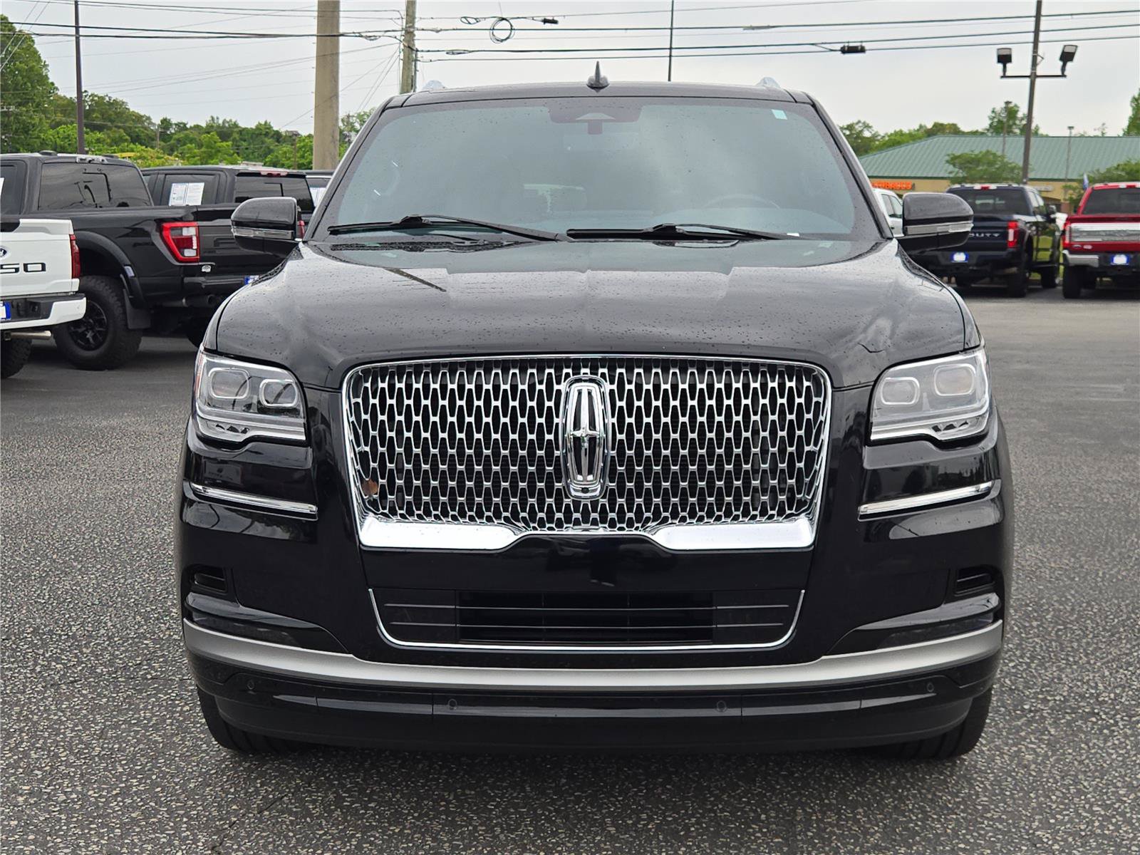 Used 2024 Lincoln Navigator Premiere AWD/4WD image 3