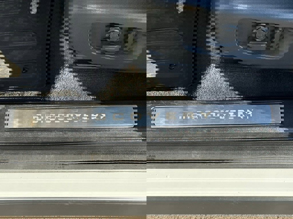 Used 2025 Land Rover Discovery Sport Dynamic SE image 13