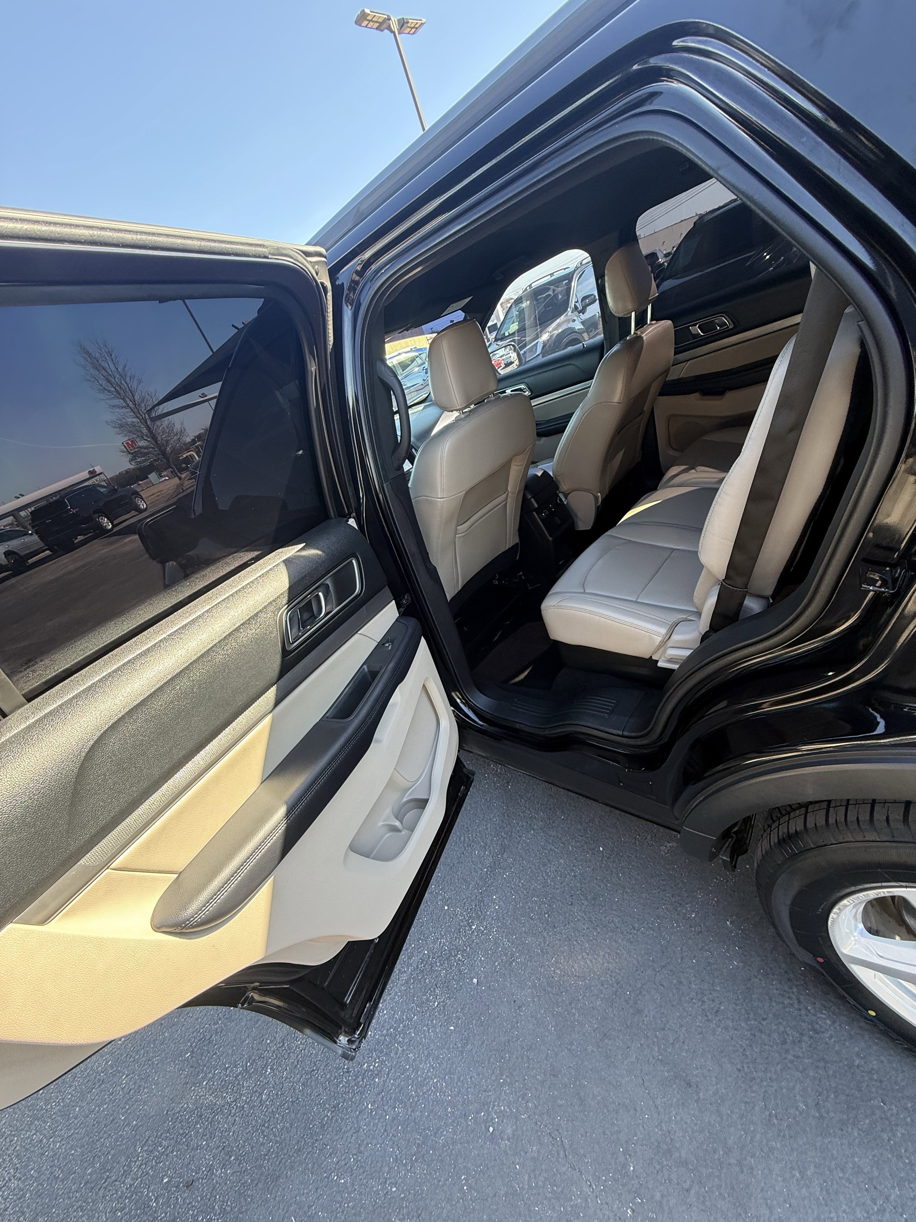 Used 2019 Ford Explorer XLT w/ Equipment Group 202A image 12